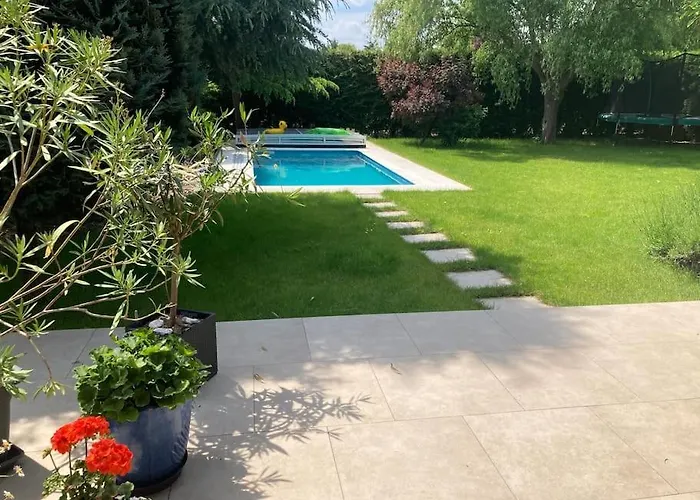 Willa Spacious With An Outdoor Pool In Cernosice